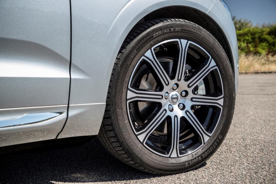 Колеса Volvo XC60 D4 Inscription 2017 года  (UK) (фото 70 из 172)